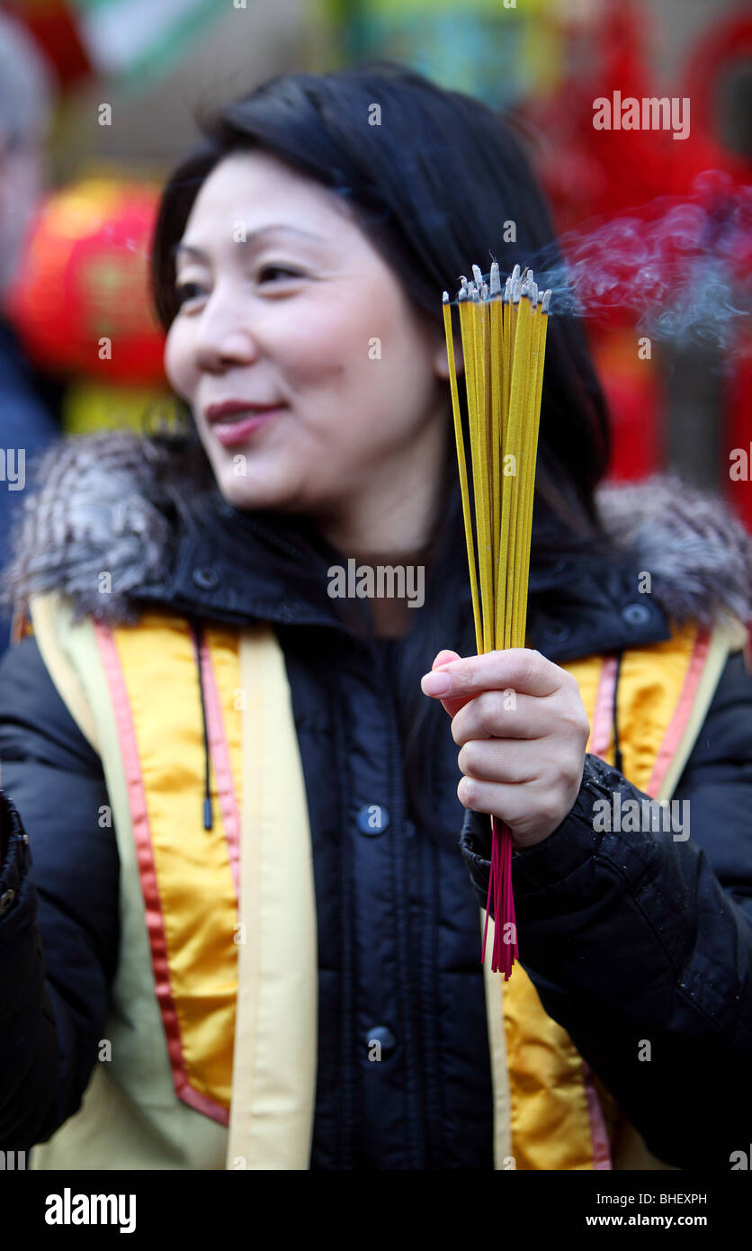 Chine Asie ville célébrations célébration du Nouvel An chinois Chine danse danseurs danse divertissement festival visages visage dragon Banque D'Images