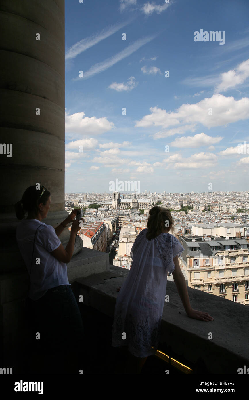 Vue sur Paris depuis le haut du Panthéon Banque D'Images