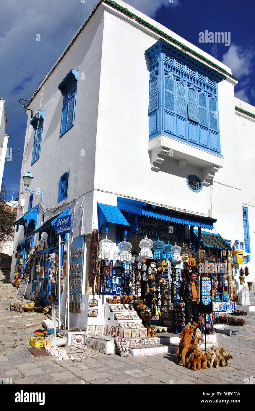 Rue principale avec boutique de souvenirs, Sidi Bou Said, Tunis, Tunisie Gouvernorat Banque D'Images