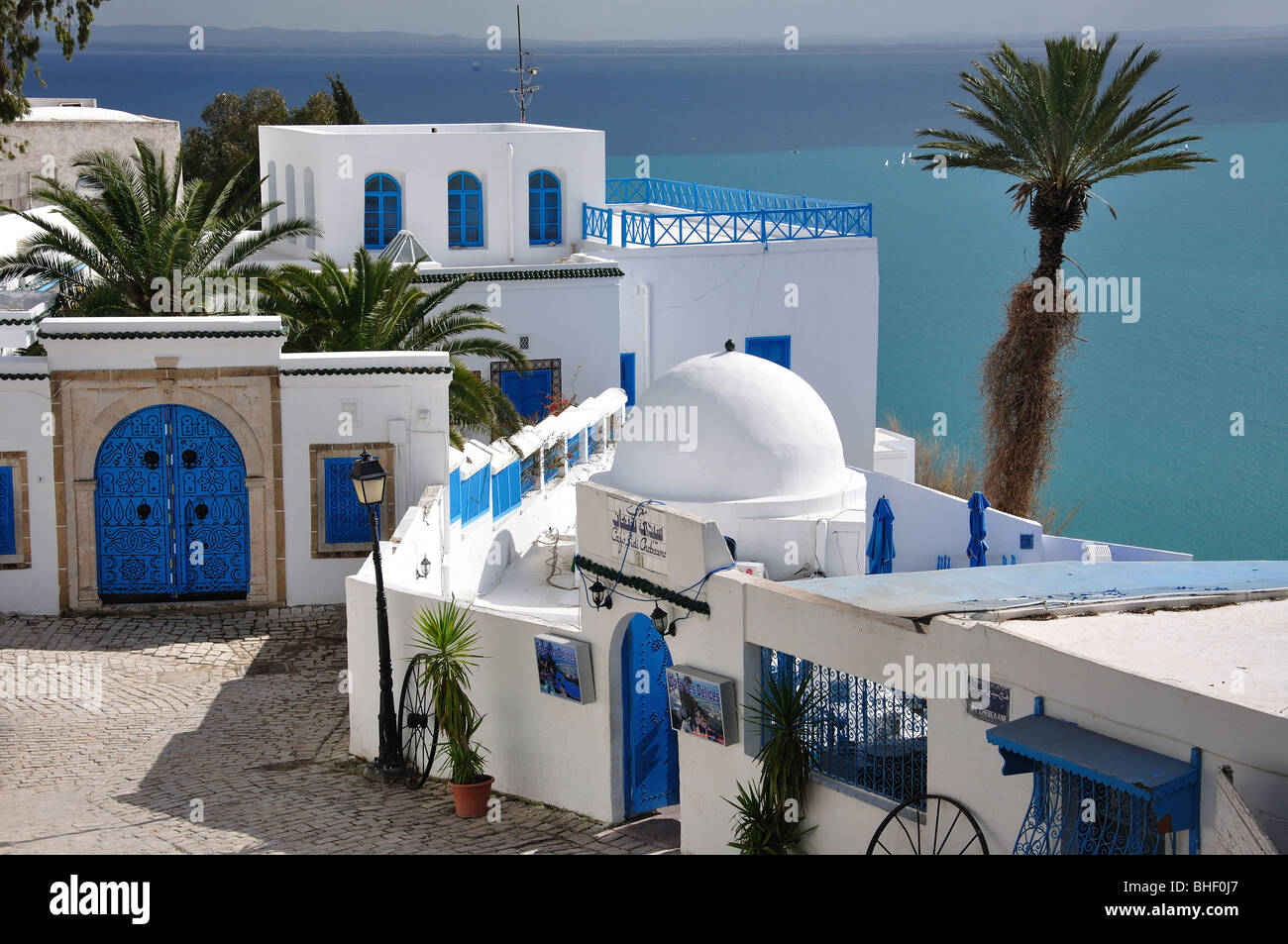 Cafe Sidi Chaabane surplombant Baie, Sidi Bou Said, Tunis, Tunisie Gouvernorat Banque D'Images