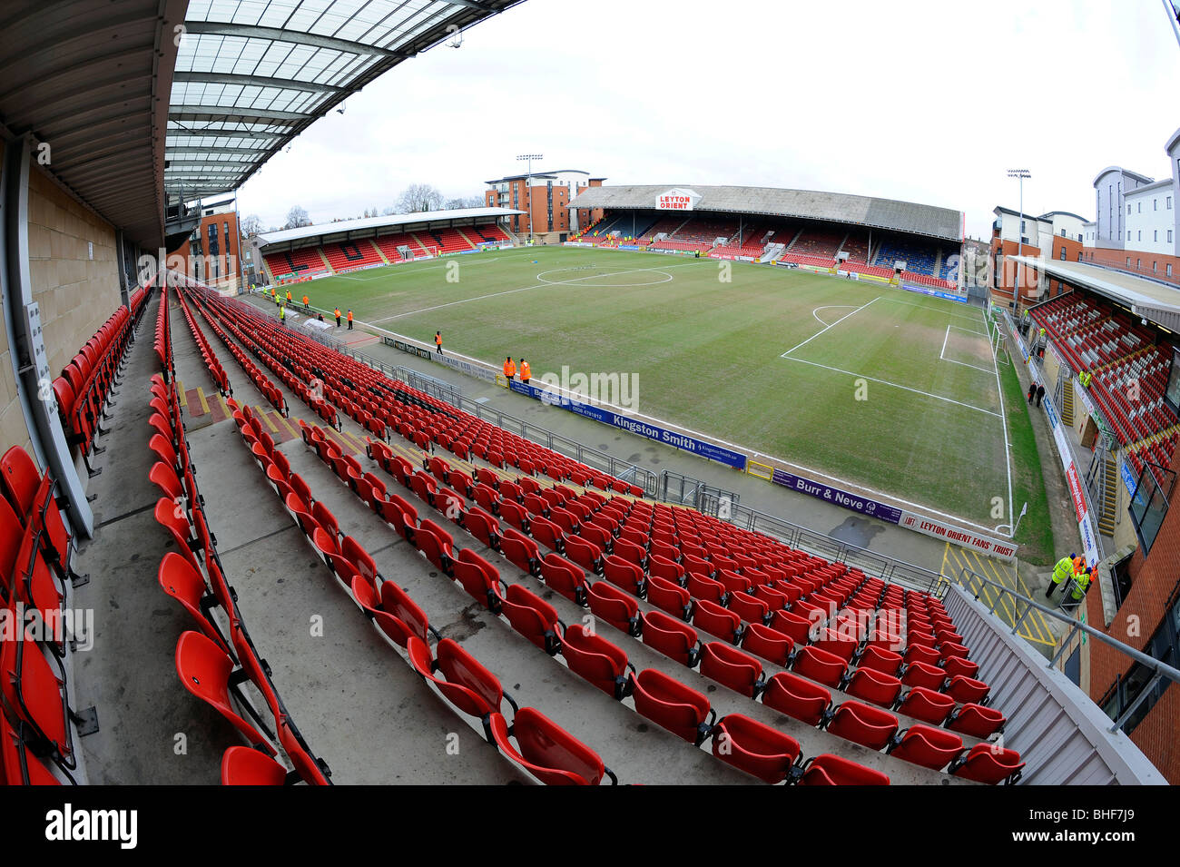 Vue à l'intérieur du Matchroom Stadium (anciennement connu sous le nom de route de Brisbane), Leyton, East London. Accueil de Leyton Orient Football Club Banque D'Images