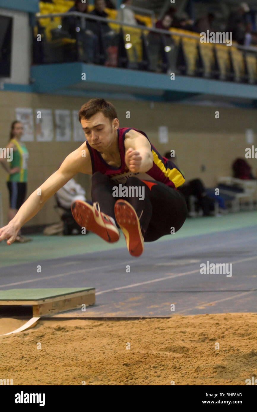 La concurrence à l'athlète masculin au triple saut un Grand Prix répondre à Cardiff. Banque D'Images