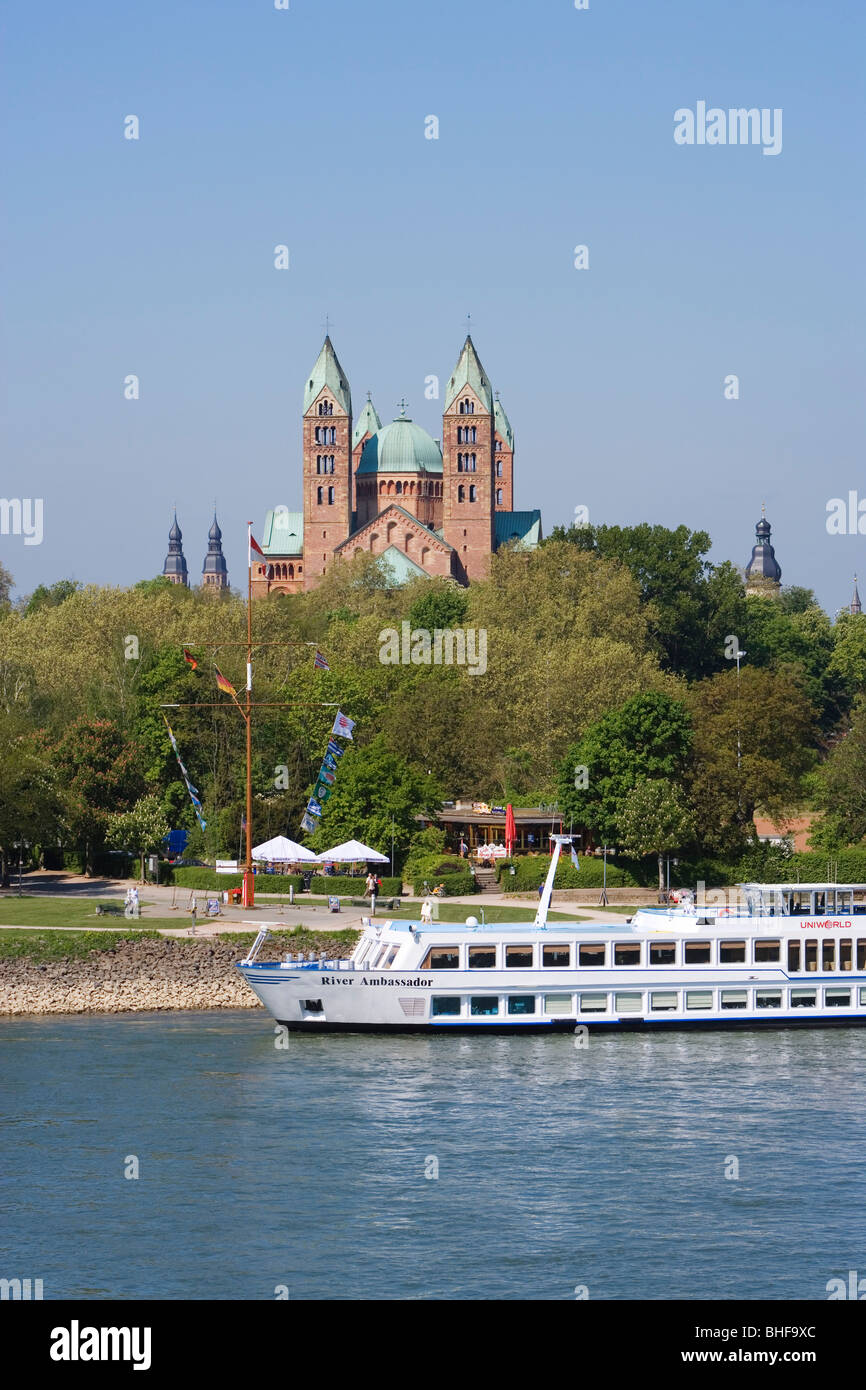 Vue sur le Rhin à la cathédrale de Speyer, Spire, Rhénanie-Palatinat, Allemagne Banque D'Images