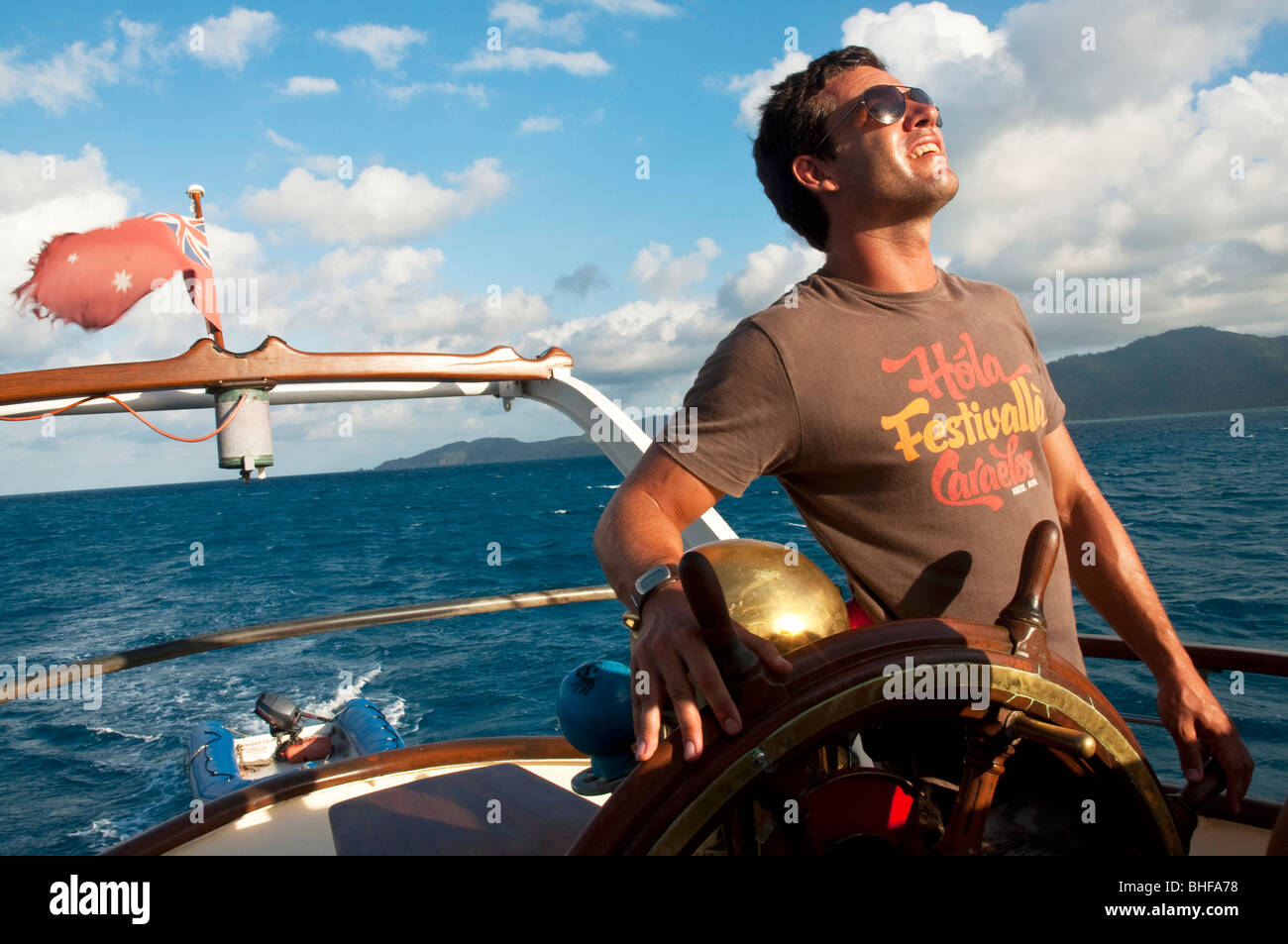 Capitaine du navire charter le Solway Lass, naviguant sur la Grande Barrière de Corail Banque D'Images