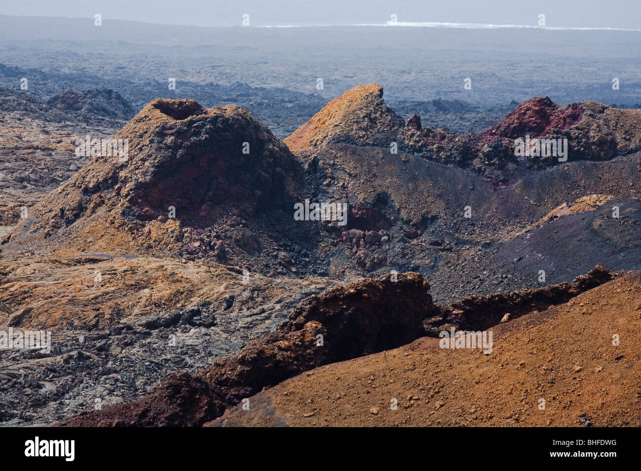 Les paysages volcaniques, cratères éteints, Parque Nacional de Tiimanfaya, Montanas del Fuego, Réserve de biosphère de l'UNESCO, Lanzarote, Lan Banque D'Images