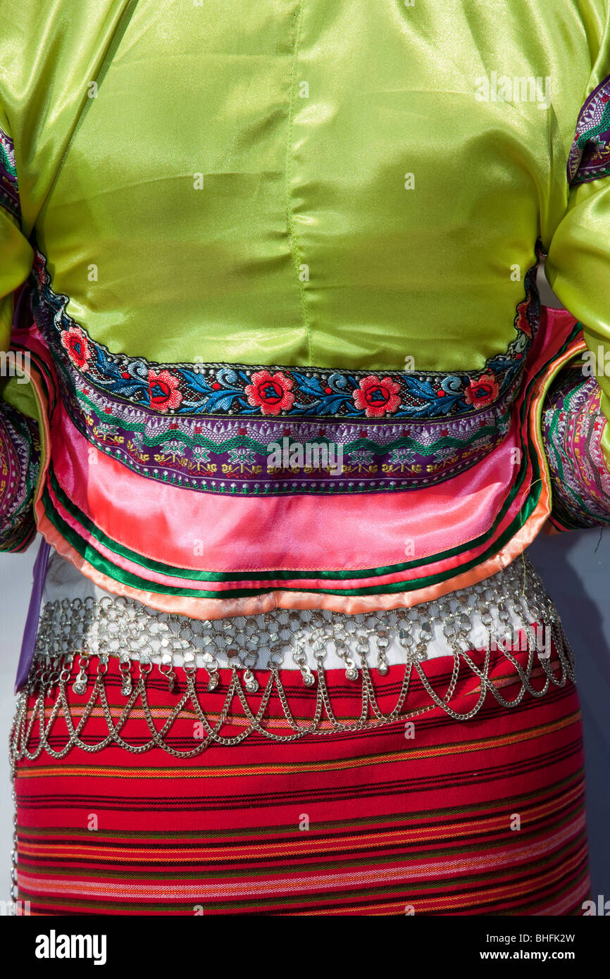 Affichage de fleurs, art floral, ancien et moderne, décorées gaiement, défilé de chars fleurie faite avec des fleurs colorées ; 34e Festival des fleurs de Chiang Mai. Banque D'Images