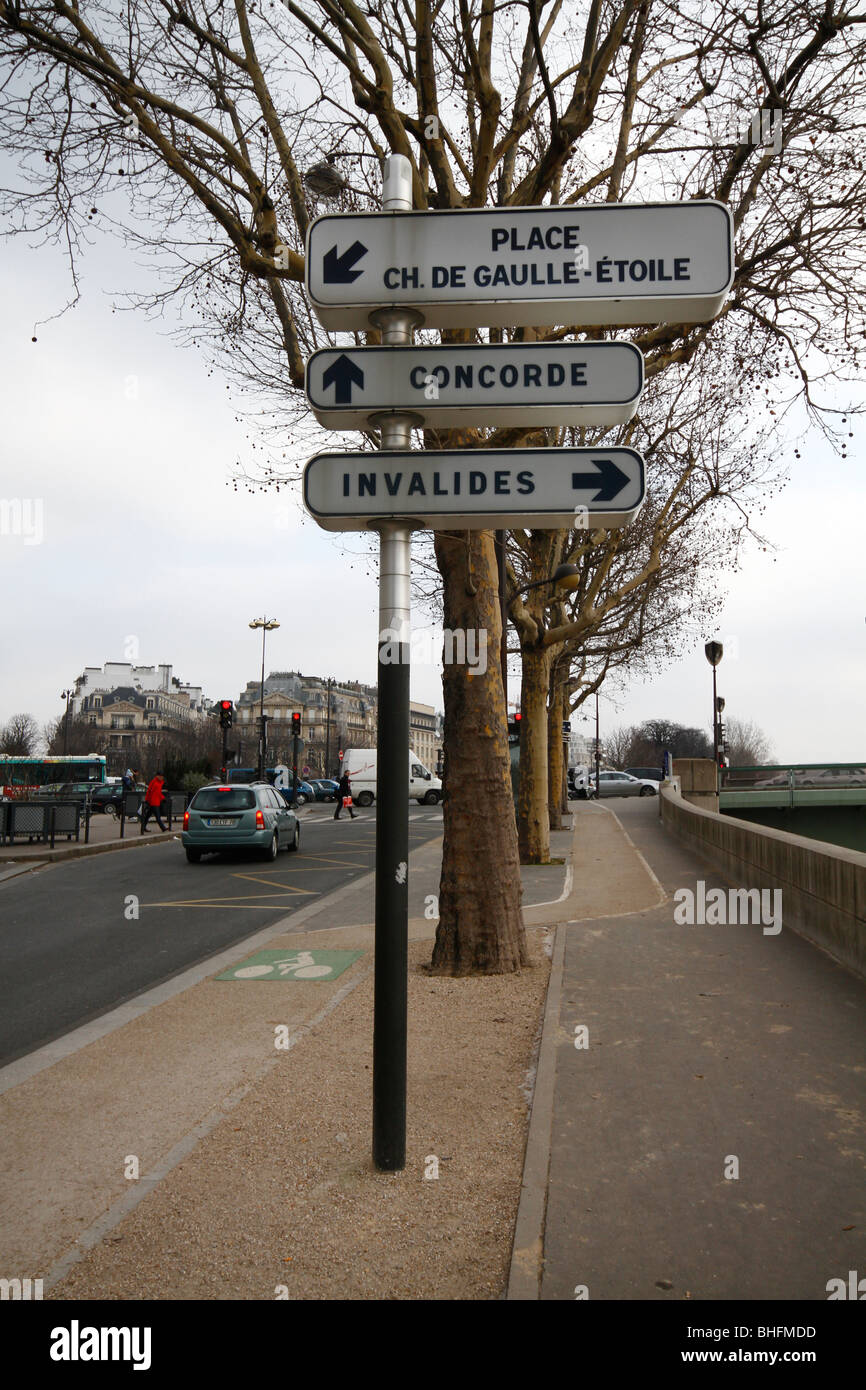 Paris Road Sign montrant speed cameras Banque D'Images