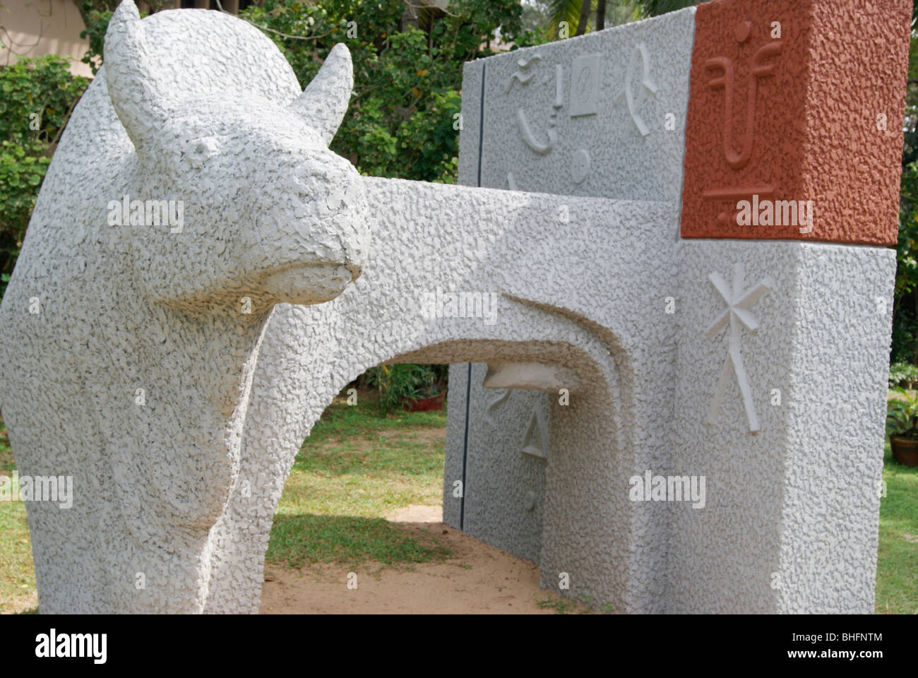 Sculpture de taureau veli jardin parc dans le Kerala, Inde Banque D'Images