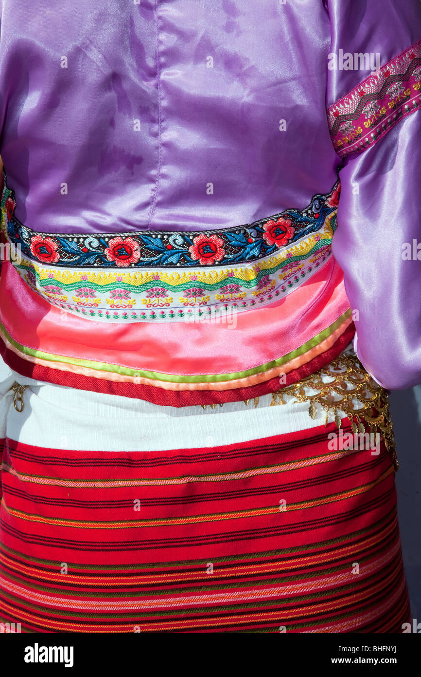 Affichage de fleurs, art floral, ancien et moderne, décorées gaiement, défilé de chars fleurie faite avec des fleurs colorées ; 34e Festival des fleurs de Chiang Mai. Banque D'Images