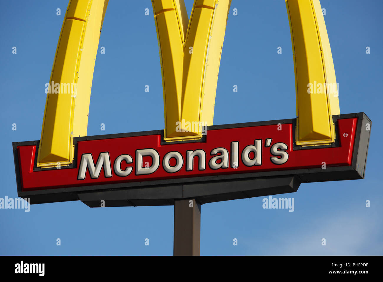 Vue détaillée d'un fast-food McDonald's restaurant sign. Banque D'Images