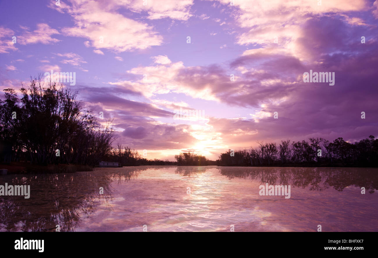 Belle image de coucher de soleil sur la rivière Murray en Australie du Sud Banque D'Images