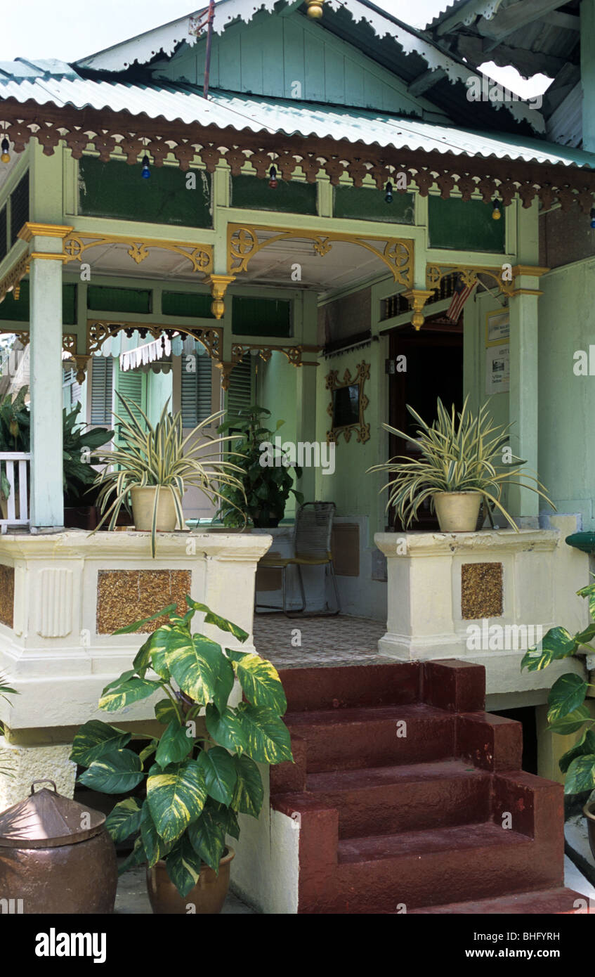 Porche d'entrée ou véranda de Malay Melaka traditionnel ou Malacca House, Villa Sentosa (1920s), Kampung Morten Village, Malacca City, Malaisie Banque D'Images