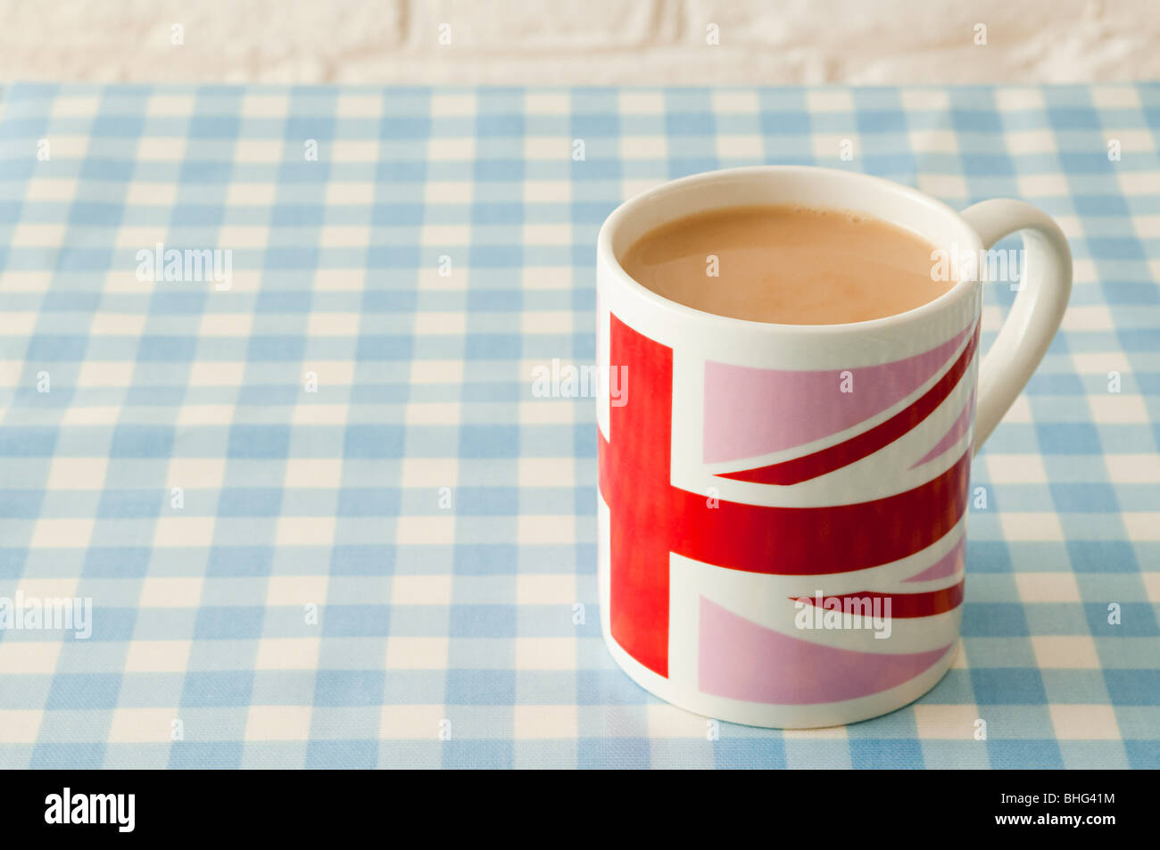 Tasse de thé dans la région de union jack mug Banque D'Images