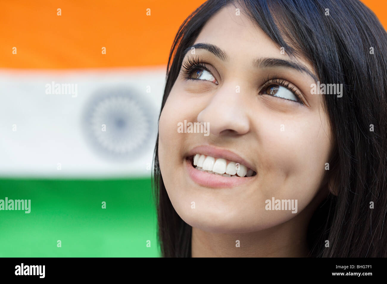 Adolescente et drapeau indien Banque D'Images