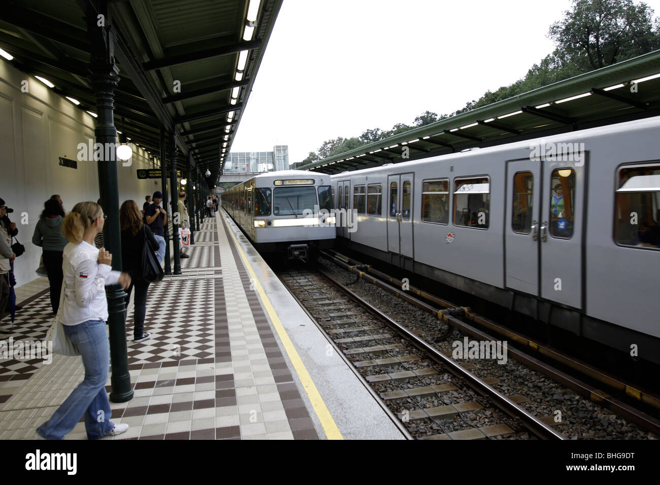 Matériel roulant métro de Vienne dans une station. (U-Bahn) Banque D'Images