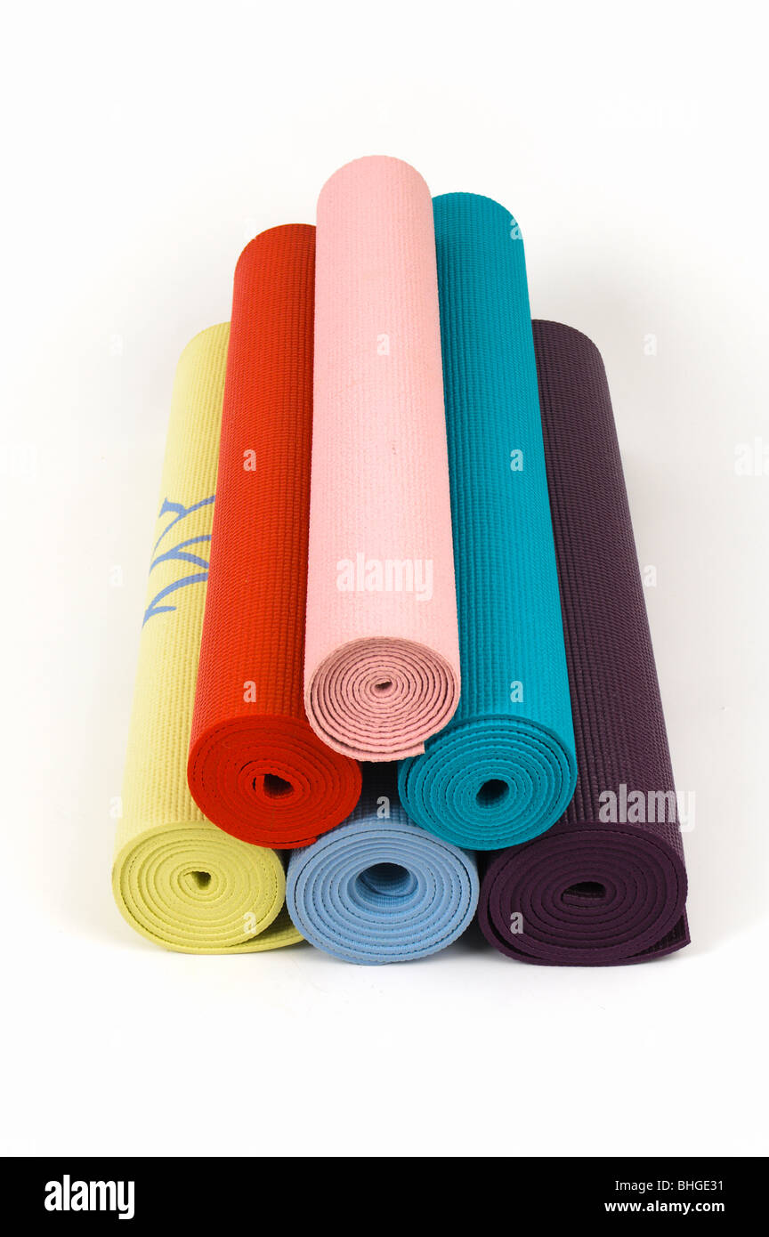 Tapis de Yoga en différentes couleurs. Banque D'Images