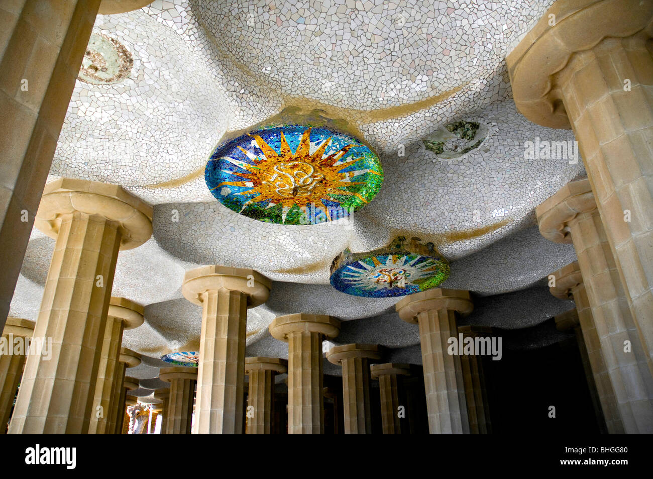 Des colonnes doriques au Parc Guell, Barcelone, Espagne Banque D'Images