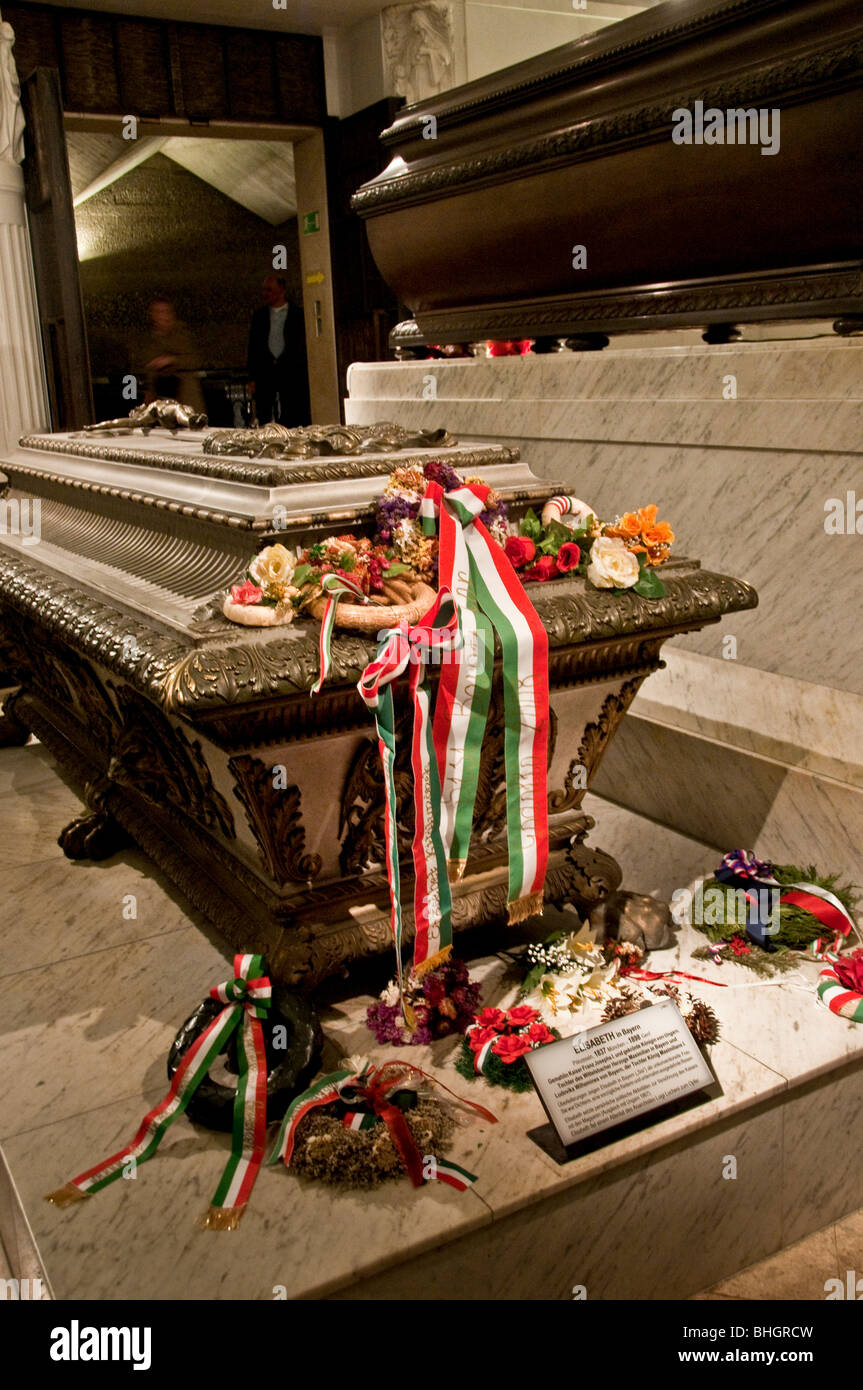 Le cercueil de l'Impératrice Elisabeth dans le la Kaisergruft ou Kapuzinergruft La Crypte Royale ou impériale à Vienne Autriche Banque D'Images