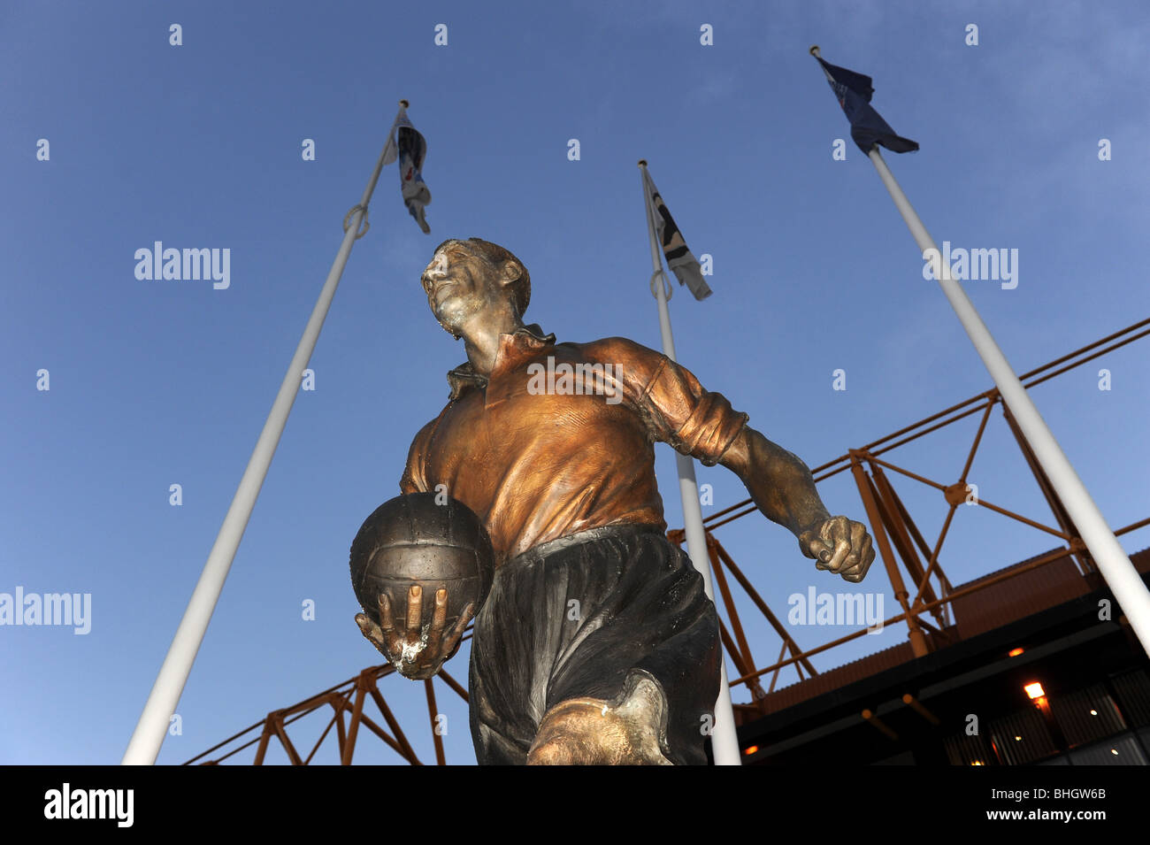 Statue de Wolverhampton Wanderers Football Club légende Billy Wright au Molineux stadium Banque D'Images