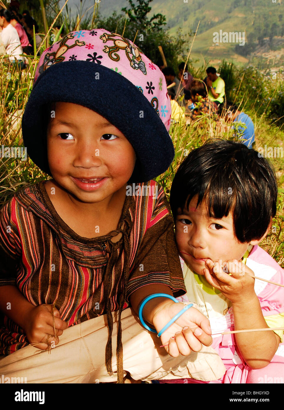 Les enfants karen , umpium, près du camp de réfugiés de Mae Sot en Thaïlande du nord , Banque D'Images