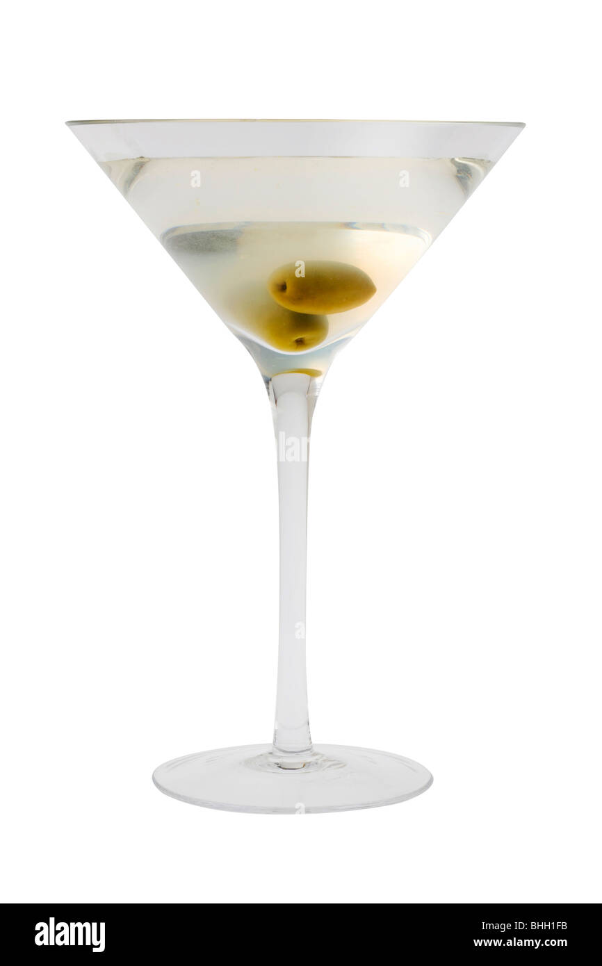 Dirty Martini boisson mélangée avec garniture d'olive se découpant sur un fond blanc Banque D'Images