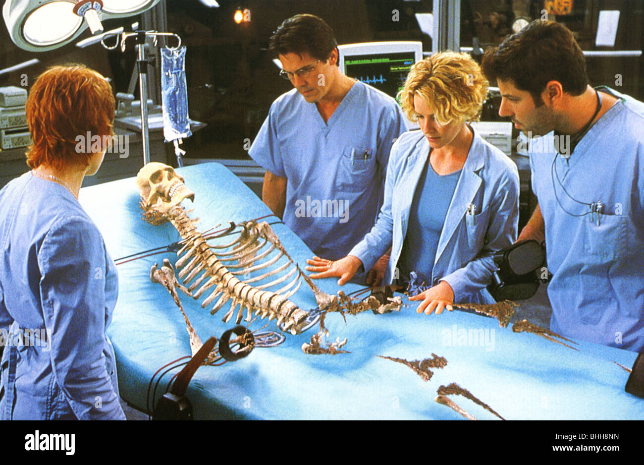 HOLLOW MAN - 2000 Columbia film avec Elizabeth Shue et Josh Brolin à droite Banque D'Images