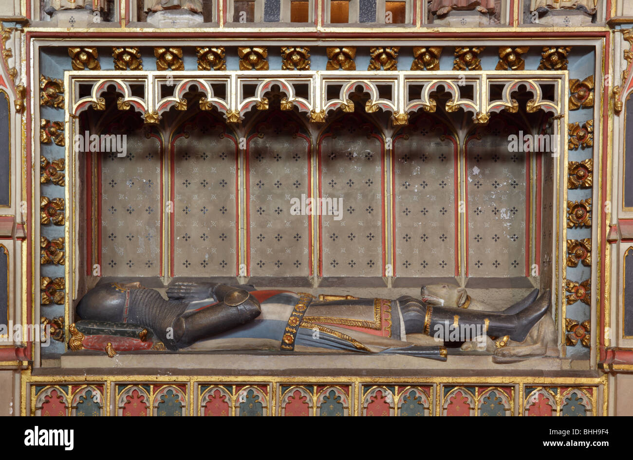 Une effigie d'un chevalier avec les mains en position de prière,situé dans la chapelle de la Vierge de la cathédrale de Hereford en Angleterre. Banque D'Images