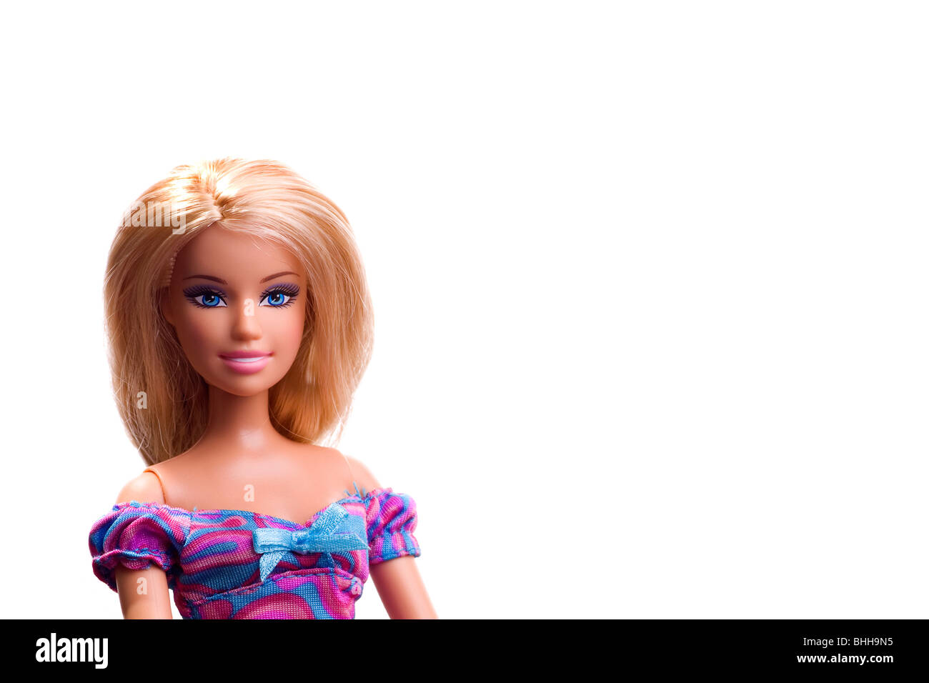 Poupée Barbie portrait assis avec des cheveux blonds et des yeux bleus Banque D'Images