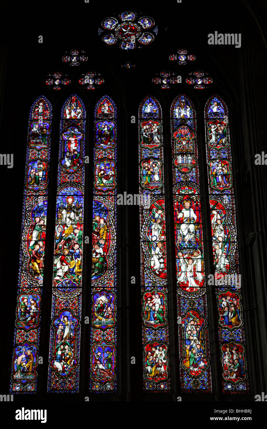 Beau vitrail par Hardman dans le transept nord de la cathédrale de Hereford comme un mémorial de l'Archidiacre. Lane-Freer Banque D'Images