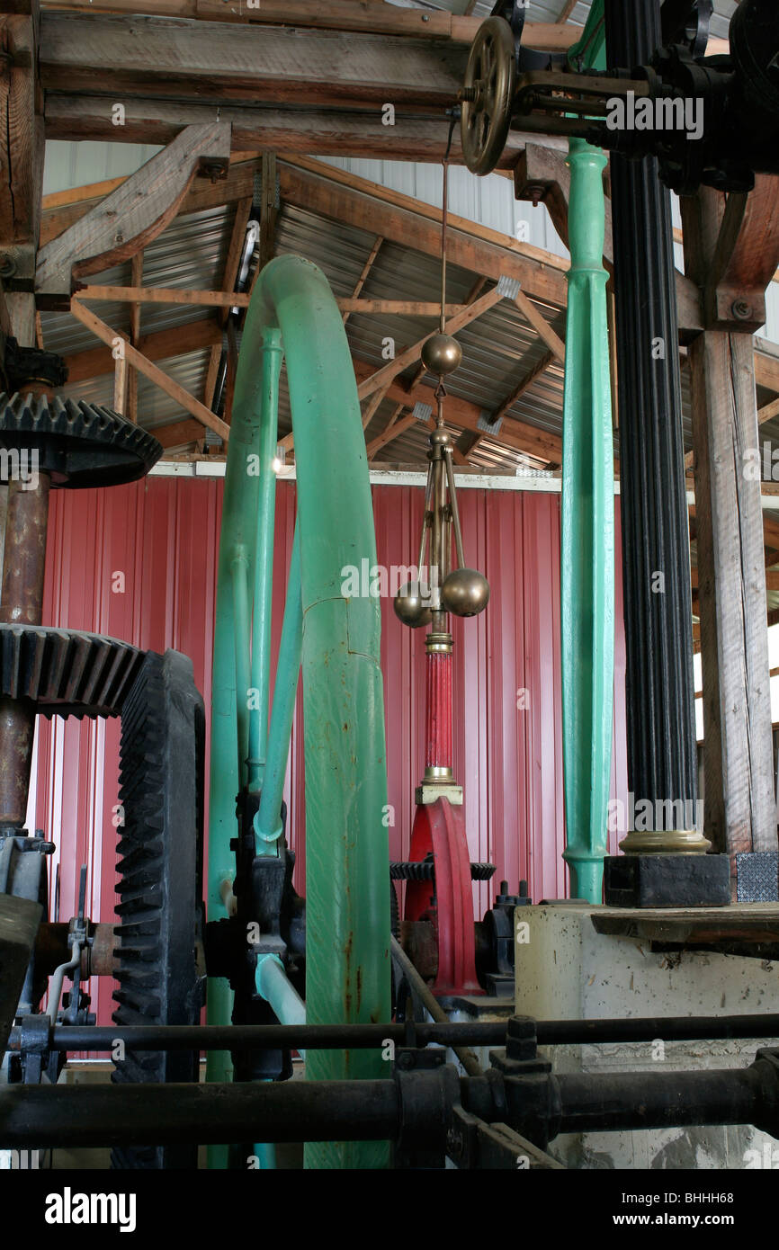 Watt moteur à vapeur et grand volant gouverneur flyball les pignons d'entraînement conique Banque D'Images
