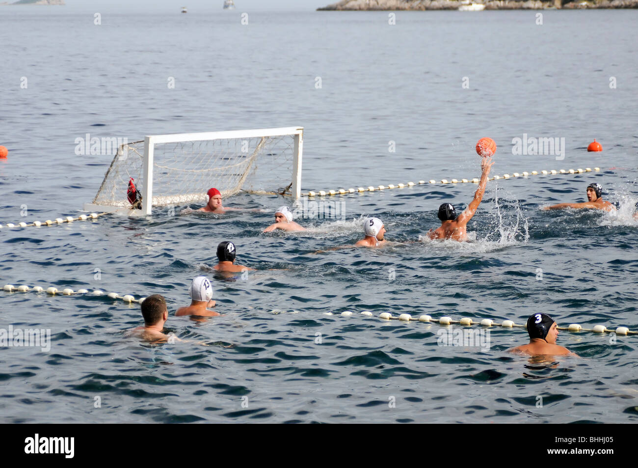 Jeu de water-polo dans la mer Adriatique, Dubrovnik (Croatie) Banque D'Images