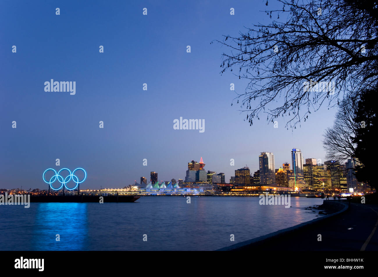 Sur la ville de Vancouver pendant les Jeux Olympiques d'hiver de 2010 avec les anneaux olympiques Banque D'Images