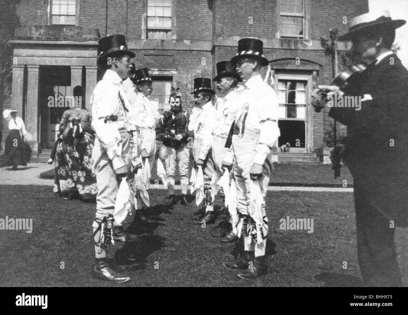 Bidford Morris Dancers, Redditch, Worcestershire, 2 juin 1906. Artiste : Cecil Sharp Banque D'Images