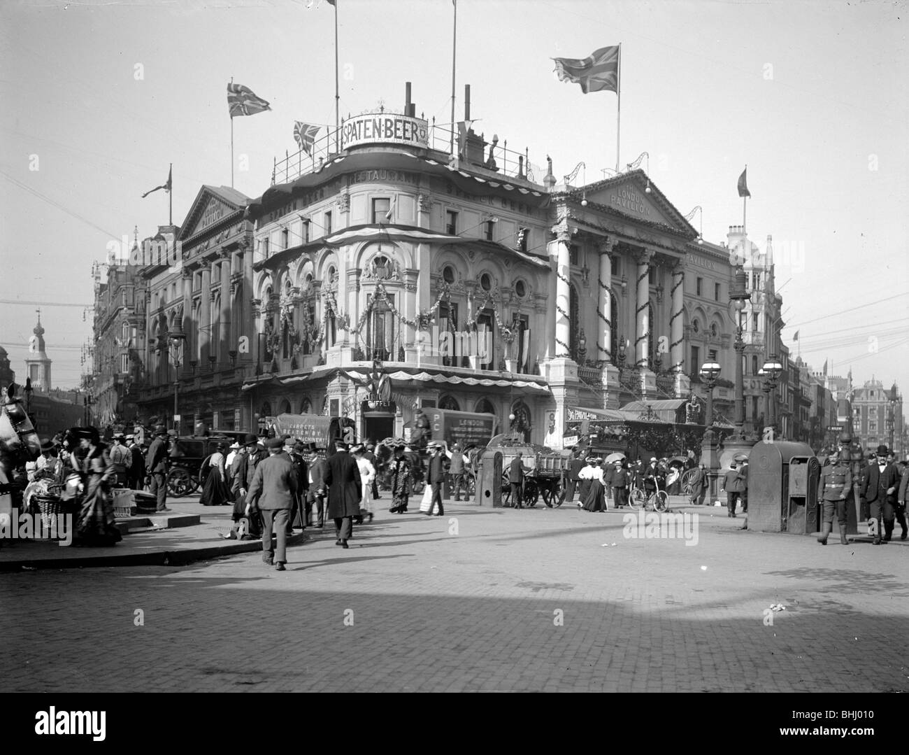 Le Pavilion Theatre de Londres, Piccadilly Circus, Londres, 1902. Artiste : Inconnu Banque D'Images