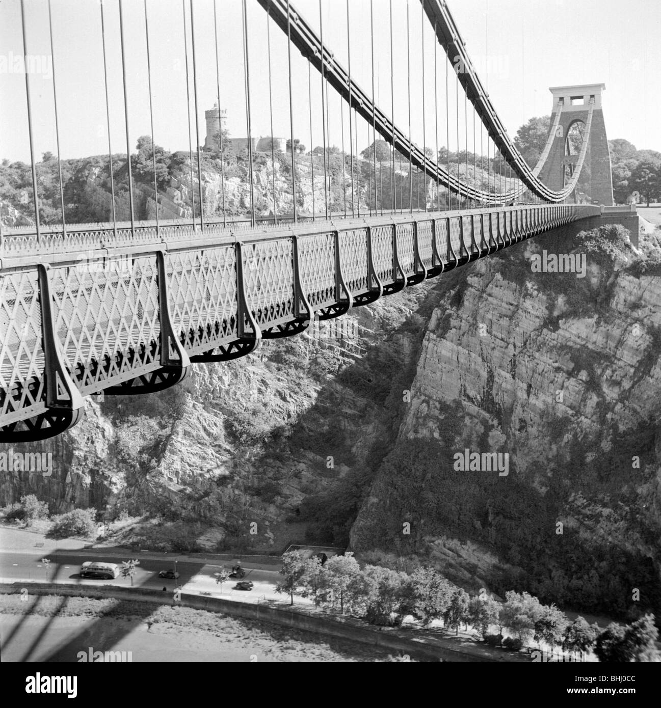 Le Clifton Suspension Bridge, Bristol, Avon. Artiste : Eric de Maré Banque D'Images