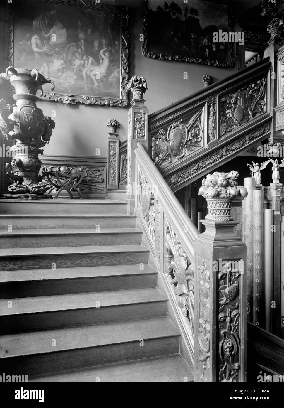 Escalier dans Ham House, Richmond, Londres. Artiste : WJ Brunell Banque D'Images