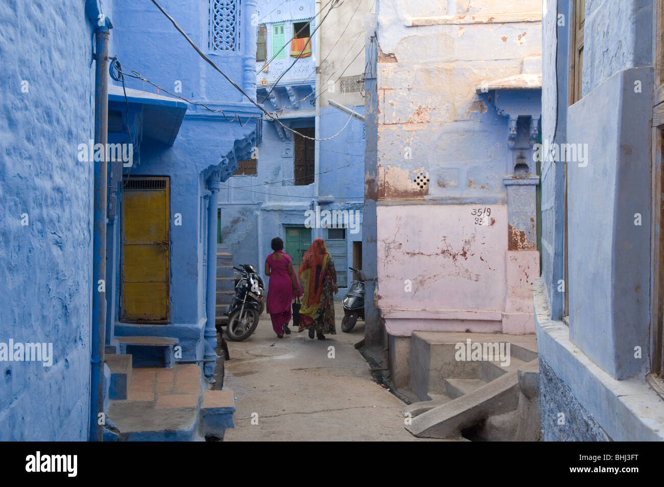 La couleur bleu-peint rues de la vieille ville de Jodhpur, Rajasthan, India Banque D'Images