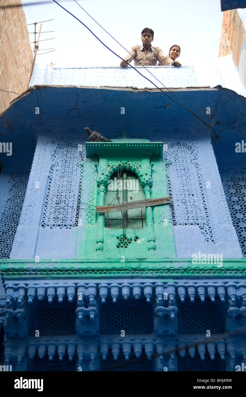 La couleur bleu-peint rues de la vieille ville de Jodhpur, Rajasthan, India Banque D'Images