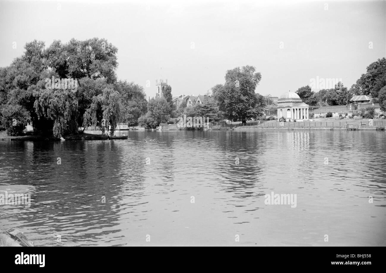 Le village de Hampton sur la Tamise à Londres, c1945-c1965. Artiste : SW Rawlings Banque D'Images