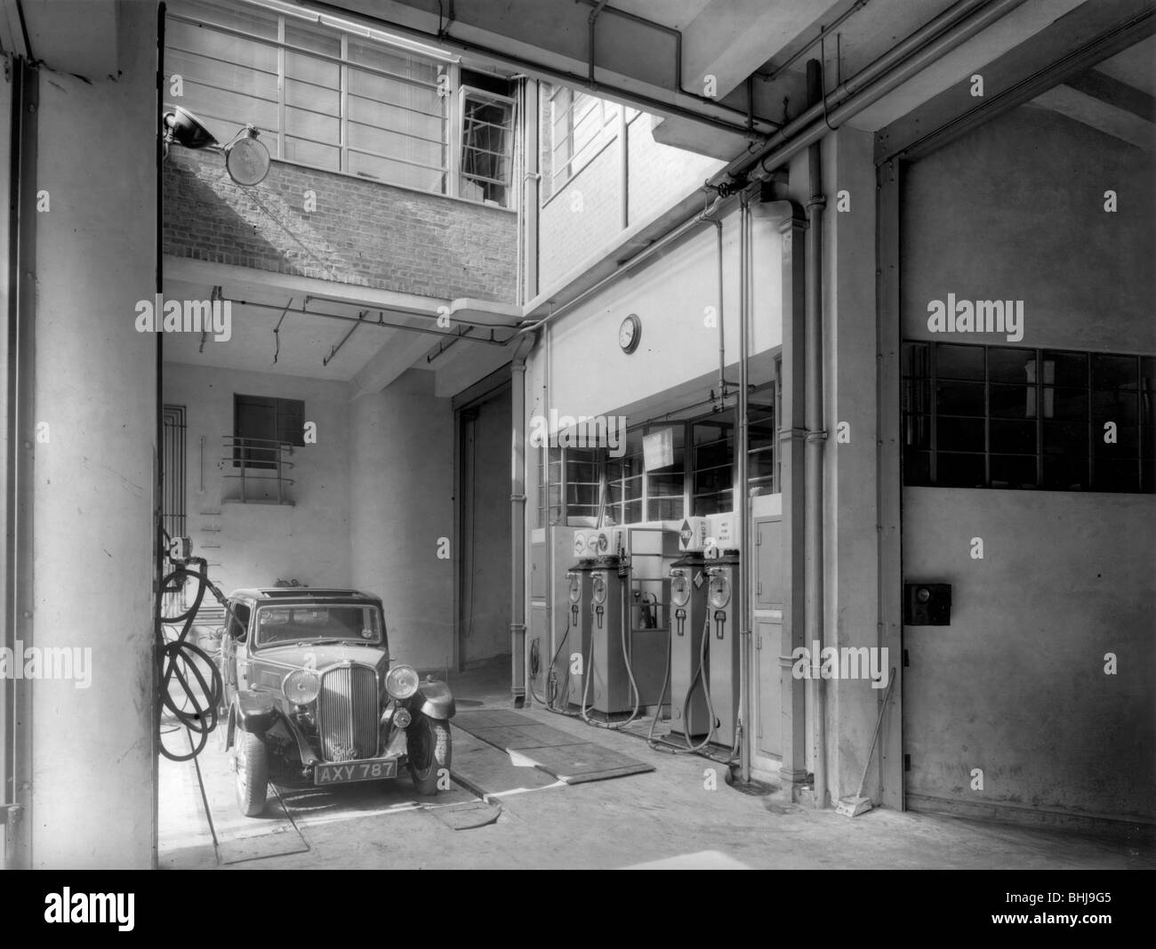 Stepney Carrier Co Ltd, 94-100 St John Street, Islington, Londres, c1935. Artiste : Herbert Felton Banque D'Images