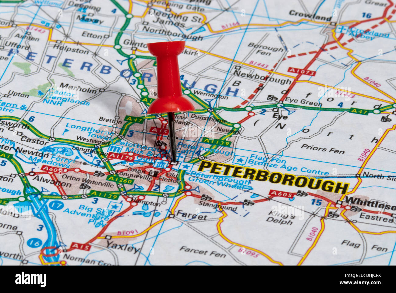 Carte rouge broche en route vers Ville de Peterborough Banque D'Images