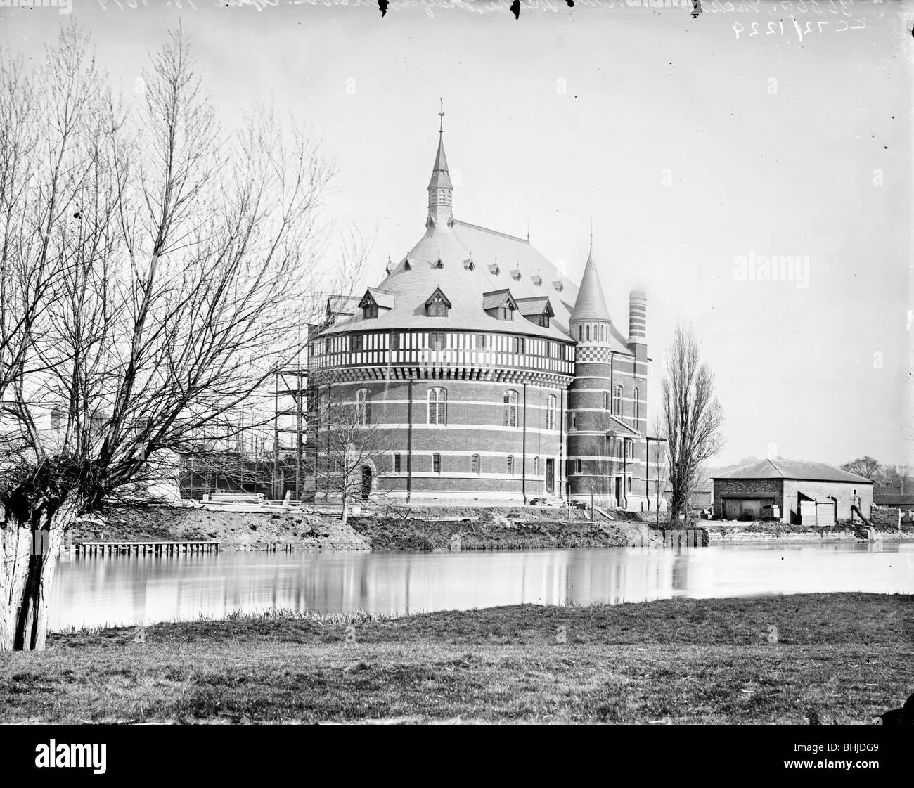 Shakespeare Memorial Theatre, Stratford upon Avon, Warwickshire, c1860-c1922. Artiste : Henry Taunt Banque D'Images
