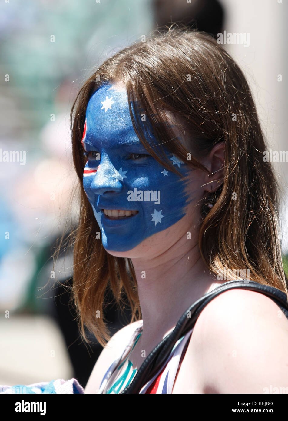 Ventilateur femelle avec son visage peint avec le drapeau australien, tennis, Open d'Australie 2010, tournoi du Grand Chelem, à Melbourne Park, Banque D'Images