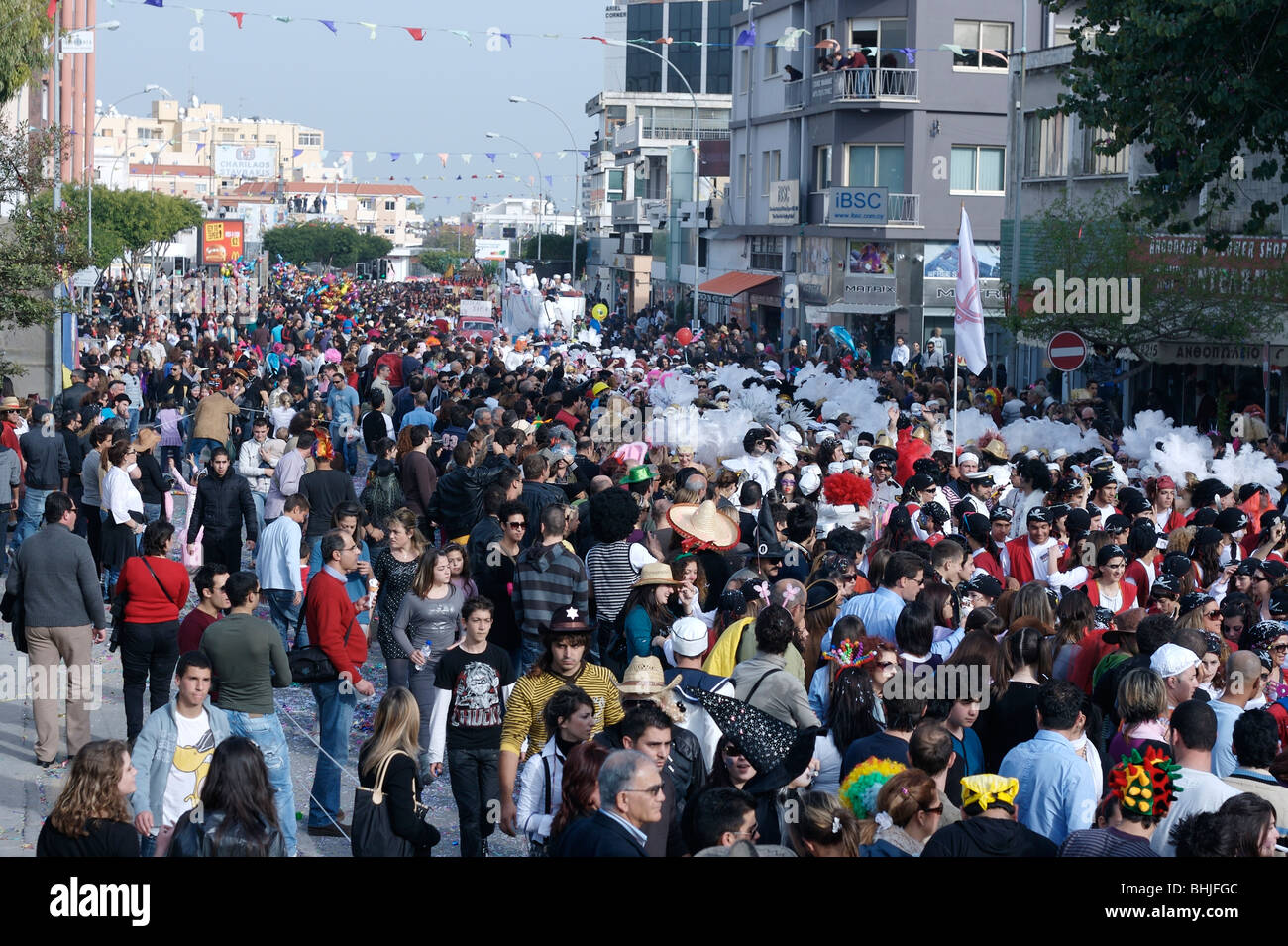 Foule lors défilé du Carnaval 14 février 2010 Limassol Chypre Banque D'Images