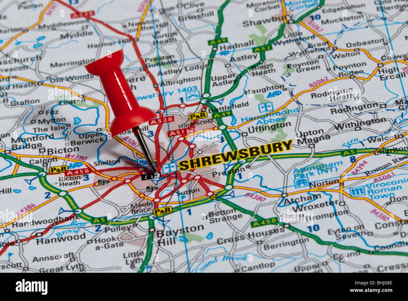 Carte rouge broche en route vers Ville de Shrewsbury Banque D'Images