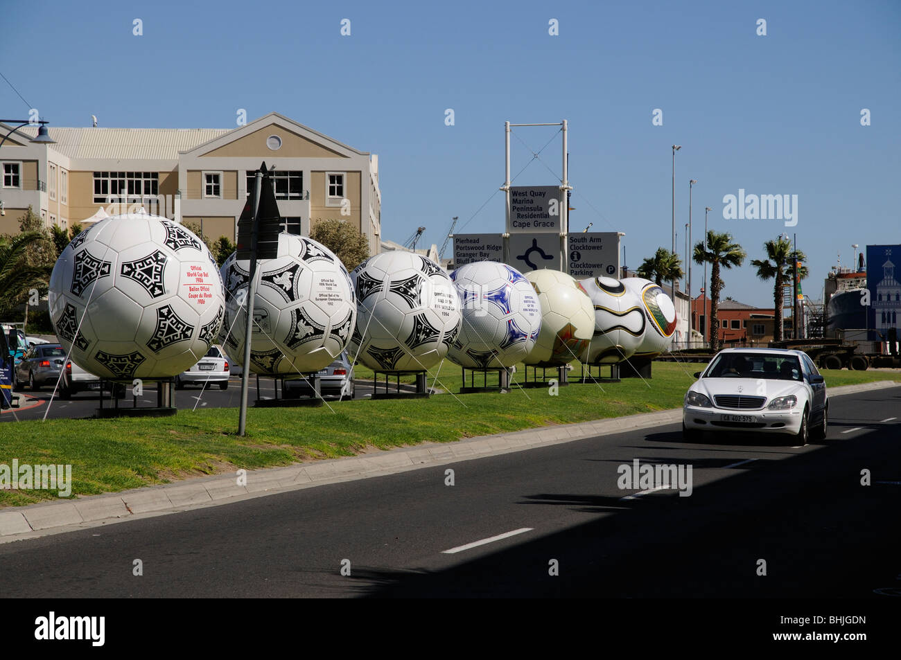 Cape Town Afrique du Sud World Cup 2010 lieu dans la ville de ballons de grand format représentant des sites de la Coupe du monde passé Banque D'Images