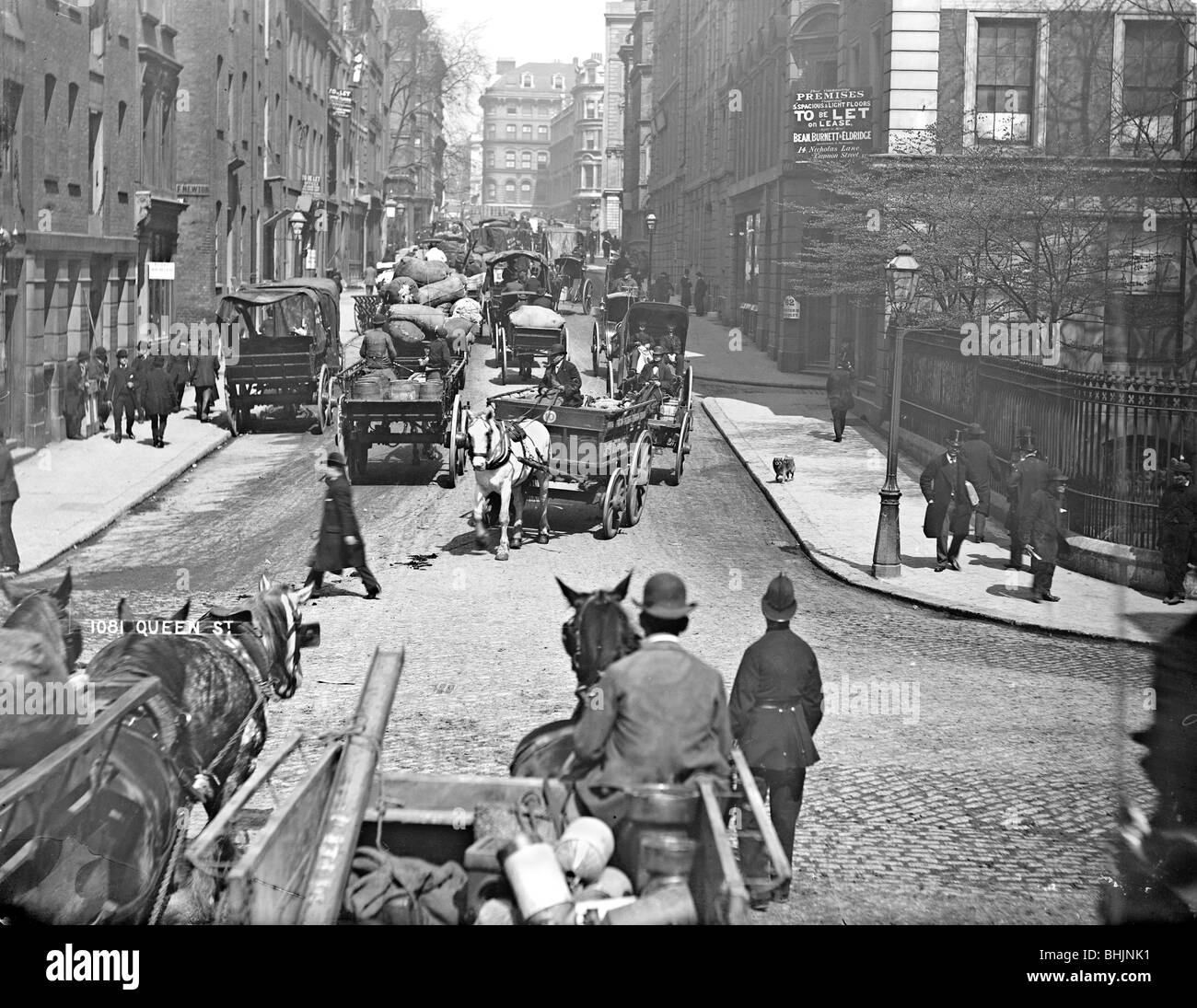 Véhicules hippomobiles dans Queen Street, Londres, 1870-1900. Artiste : York Banque D'Images