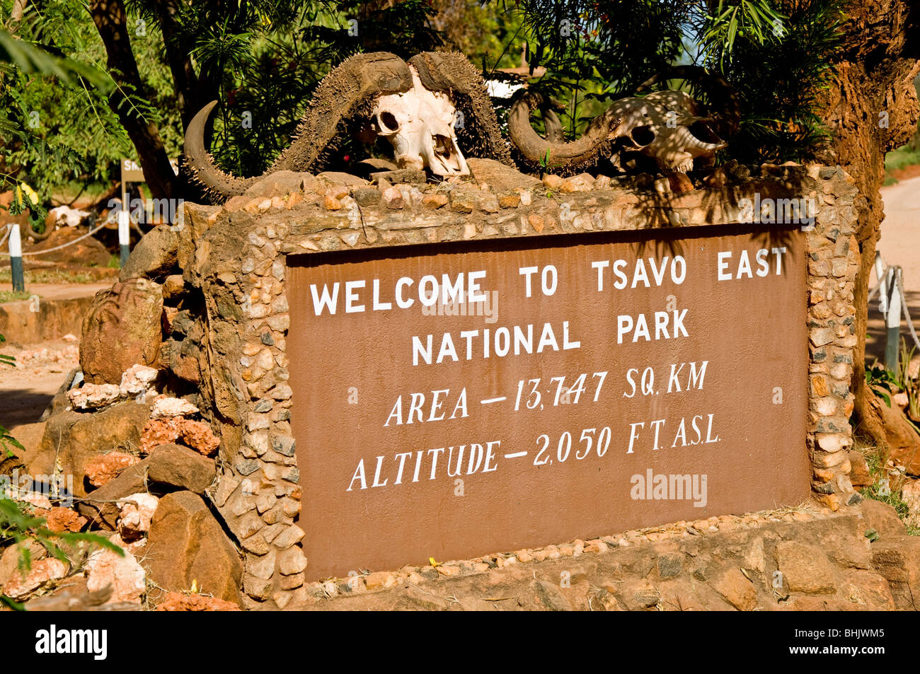 Panneau d'entrée du parc, l'Est de Tsavo, au Kenya, l'Afrique Banque D'Images