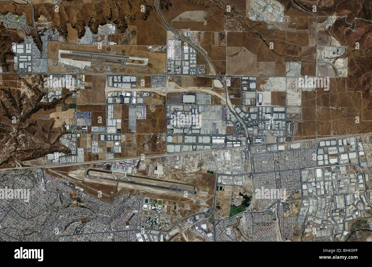Carte aérienne vue au-dessus de l'aéroport municipal de champ brun et l'aéroport de Tijuana Mexique États-Unis Banque D'Images