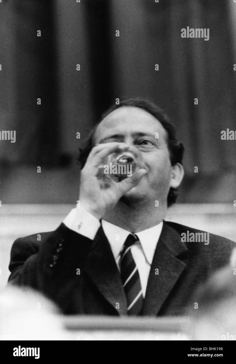 Dahrendorf, Ralf, 1.5.1929 - 17.6.2009, politicien allemand (FDP) et sociologue, demi-longueur, lors de la réunion du parti, Hambourg, mai 1968, Banque D'Images